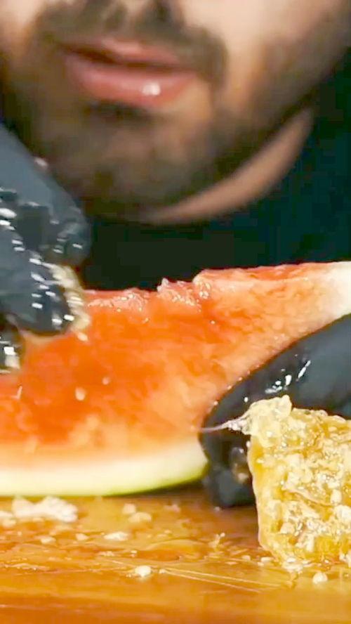 各大国网红吃瓜,揭秘各国热门事件背后的网络狂欢 第2张 各大国网红吃瓜,揭秘各国热门事件背后的网络狂欢 第2张